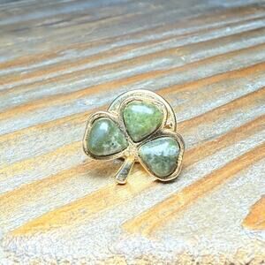 VTG Green Connemara Marble Shamrock Clover Lapel Hat Tie Pin Gold Tone